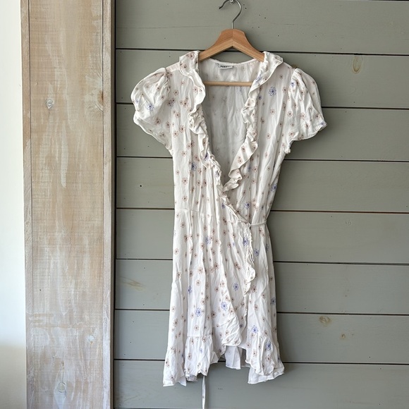 Sunday Best Floral Ruffle Wrap Dress – Size Small - Picture 2 of 4